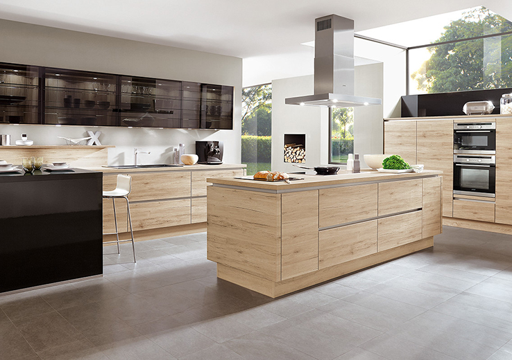 nobilia North America wood cabinetry, the Riva 893, a light wood cabinet option